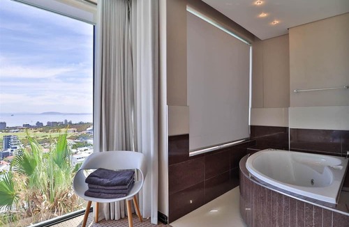 Green Point House | Ocean View 3-bedroom house Green Point Cape Town