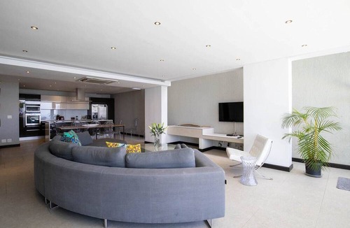 Green Point House | Ocean View 3-bedroom house Green Point Cape Town