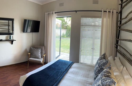 Kimberley Bed & Breakfast | 28 La Rochelle Bed & Breakfast