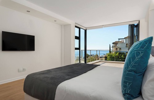 Flora Park Apartment | Spacious Bantry Bay Gem l Ocean Views