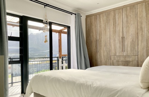 Stellenbosch House | Cape Winelands Mountain View Getaway