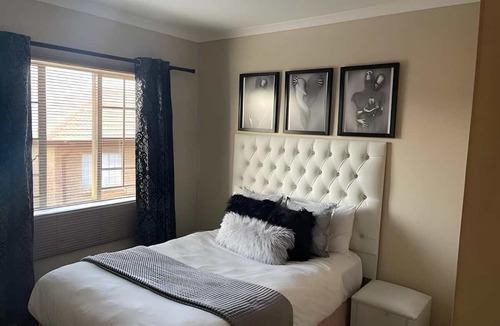 Centurion Villa | "Experience Luxury,centrally located in Centurion. Pet-Friendly"