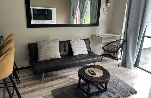 Greater Johannesburg Metropolitan Area Apartment | Jackey the Jackel Located at South Africa’s best Golf Estate.