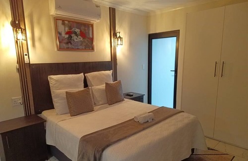 Greater Johannesburg Metropolitan Area House | Meredale Lodge