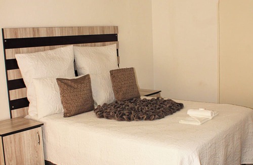 Greater Johannesburg Metropolitan Area House | Meredale Lodge