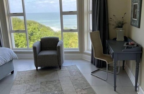 Port Alfred Villa | Sunshine Modern Retreat