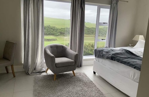 Port Alfred Villa | Sunshine Modern Retreat
