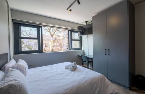 Greater Johannesburg Metropolitan Area Hotel | Inn & Out Plus