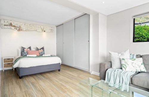 Mountainside Apartment | Zaria Sun Cottage
