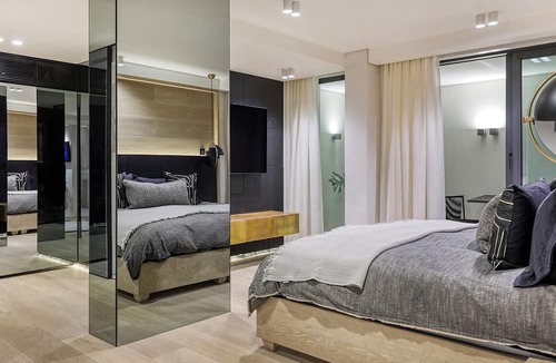 Victoria and Alfred Waterfront Villa | 4 bedroom en suite - Aurum Presidential with a drive. Prestigious streetn