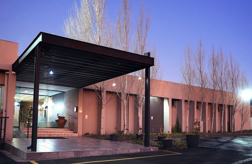 Evander Hotel | Q's Evander Hotel and Apartment