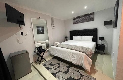 Flora Park House | Semeni Asante Guesthouse