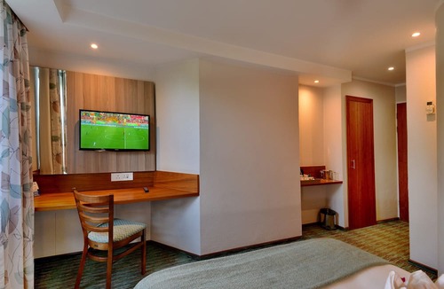 Greater Johannesburg Metropolitan Area Hotel | Town Lodge Waterfall, Midrand