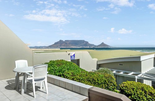 Bloubergstrand Hotel | Dolphin Beach Hotel