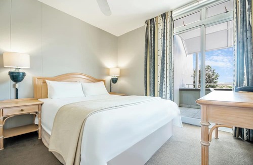 Bloubergstrand Hotel | Dolphin Beach Hotel
