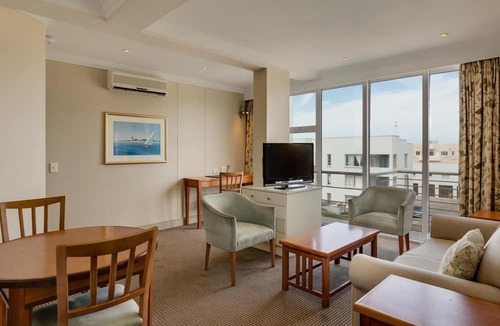Pollok Beach Hotel | Southern Sun The Marine