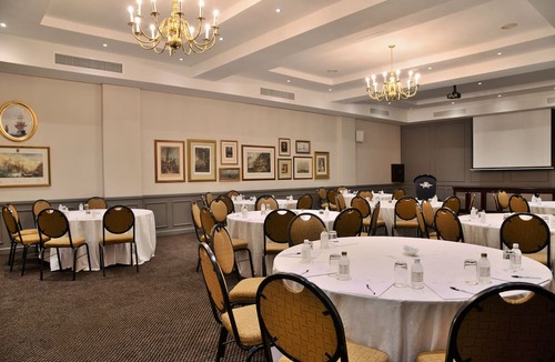 Victoria and Alfred Waterfront Hotel | The Commodore Hotel