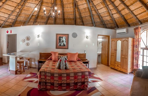 Hluhluwe Cabin | Gooderson Dumazulu Lodge & Traditional Village