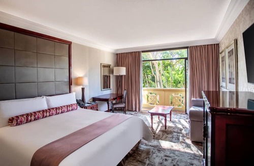 Sun City Hotel | The Cascades Hotel at Sun City Resort