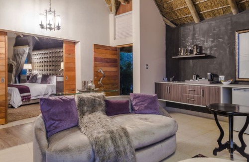Thorny Bush Game Reserve Cabin | AM Lodge