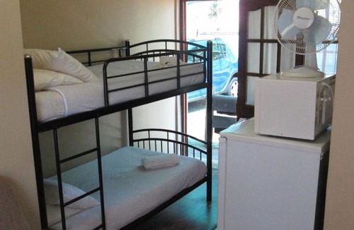 Bayswater House | Nice Family Room with Bunk Beds and kitchenette