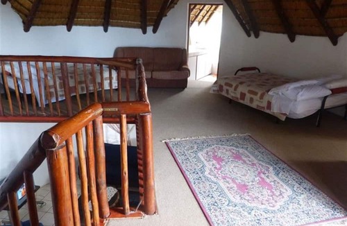 Margate Beach House | Sea Spray - Beautiful private Unit with swimming pool