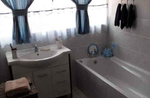Carletonville House | Casa Villa Guest House Carletonville - Suite 1