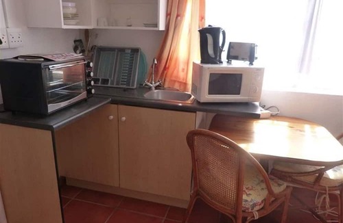 Margate Beach Apartment | Sea Spray - Private Studio Apartment with swimming pool