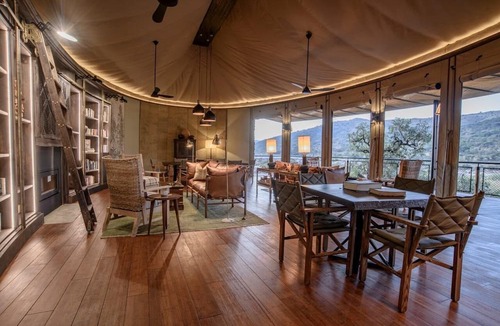 Ulundi Cabin | Madwaleni River Lodge - Babanango Game Reserve