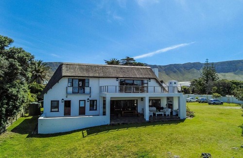 Eastcliff Villa | The Nook Sea Front Family Villa