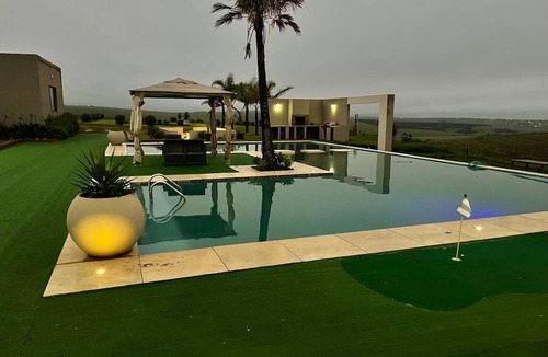 Mnquma House | PONI Hotel