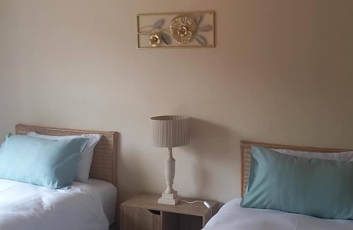 Bot River Villa | Barton Hoopoe Cottage Near Hermanus With Wood Fired Hot Tub