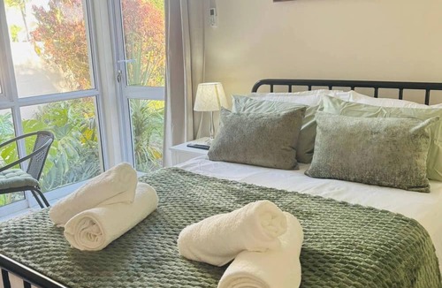 Drakenstein Apartment | Serene Air-conditioned Flatlet in Central Wellington