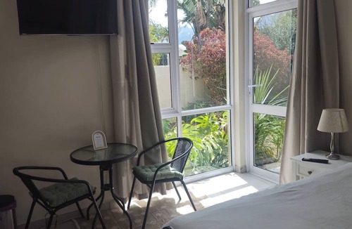 Drakenstein Apartment | Serene Air-conditioned Flatlet in Central Wellington