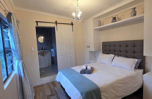 Gonubie Apartment | Tranquil 1-bedroom Apartment Near Gonubie Beach