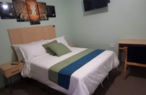 Eikenbosch House | Ojong's Self-Catering Accommodation