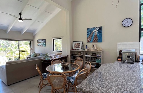 Port Edward House | Ocean Gate House - Staynest Guesthouse