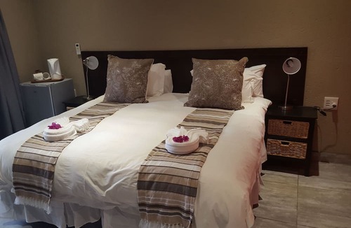 Malelane Hotel | Kruger View Chalets