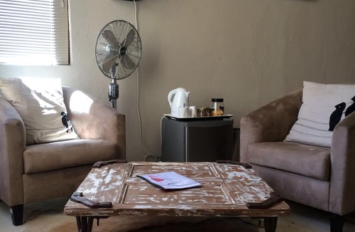 Nieu-Bethesda Bed & Breakfast | The Ibis Lounge