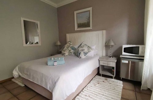 Douglas Hotel | Rene's Guest House