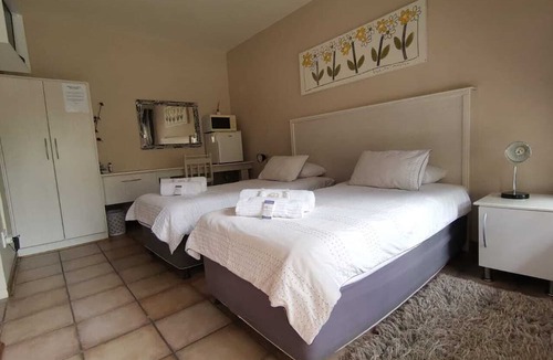 Douglas Hotel | Rene's Guest House