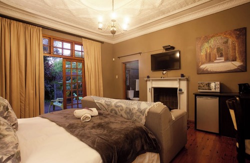Selborne House | Palm Tree Manor