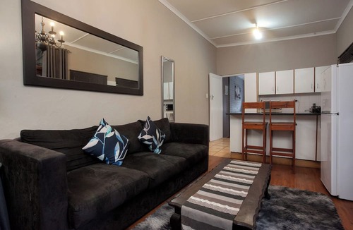 Selborne House | Palm Tree Manor
