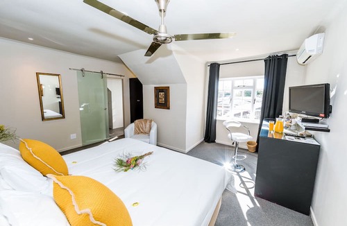 Durbanville House | Le Petit Chateau