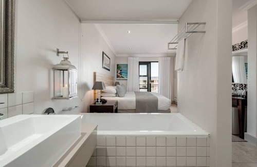 Hermanus City-Centre Hotel | Harbour House Hotel