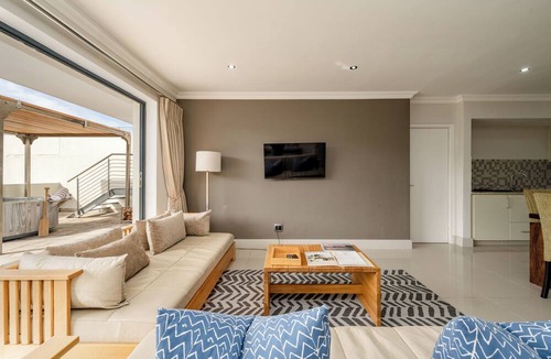 Hermanus City-Centre Hotel | Harbour House Hotel