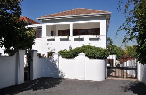 Pinelands Bed & Breakfast | Applegarth B and B and Self Catering Studios