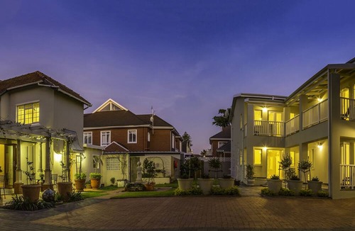Summerstrand House | Bright on 5th Guest House