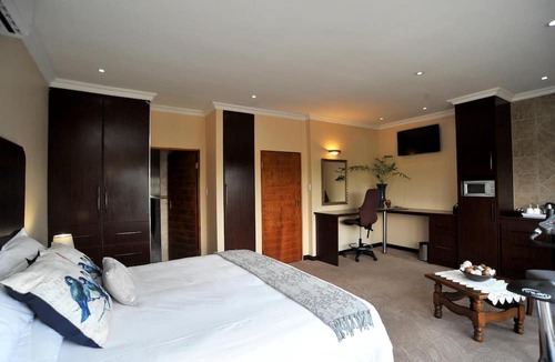 Potchefstroom House | Sunset Manor Guest House