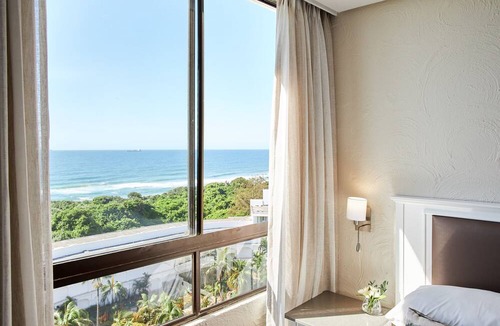 Umhlanga Hotel | First Group Breakers Resort
